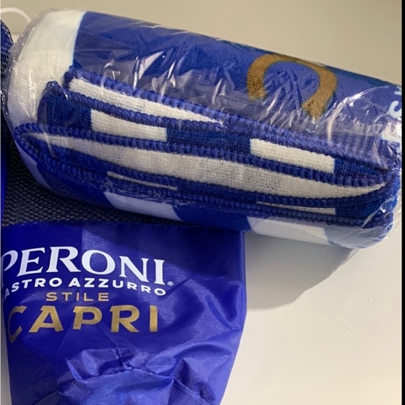 Peroni Nastro Azzurro Stile Capr Blue and White Towel in a Carrying Bag NWOT - Picture 1 of 5